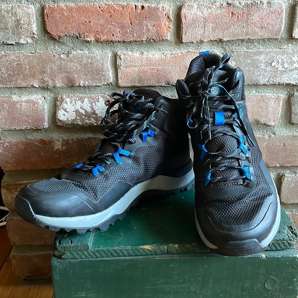 Size 10.5 Mens North Face Hikers.
